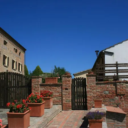 Chianacce Sleeps 6 Pool Apartment *