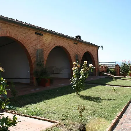 Chianacce Sleeps 6 Pool Apartment